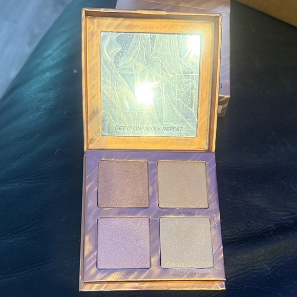 Urban Decay Afterglow Highlighter Palette - Picture 3 of 4